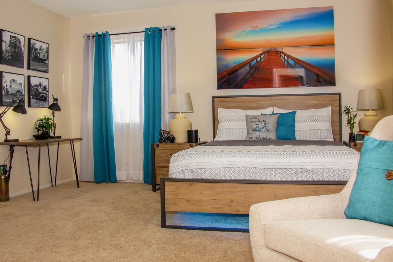 Private Room In A 4 Bedroom House In Palmdale Exterior photo
