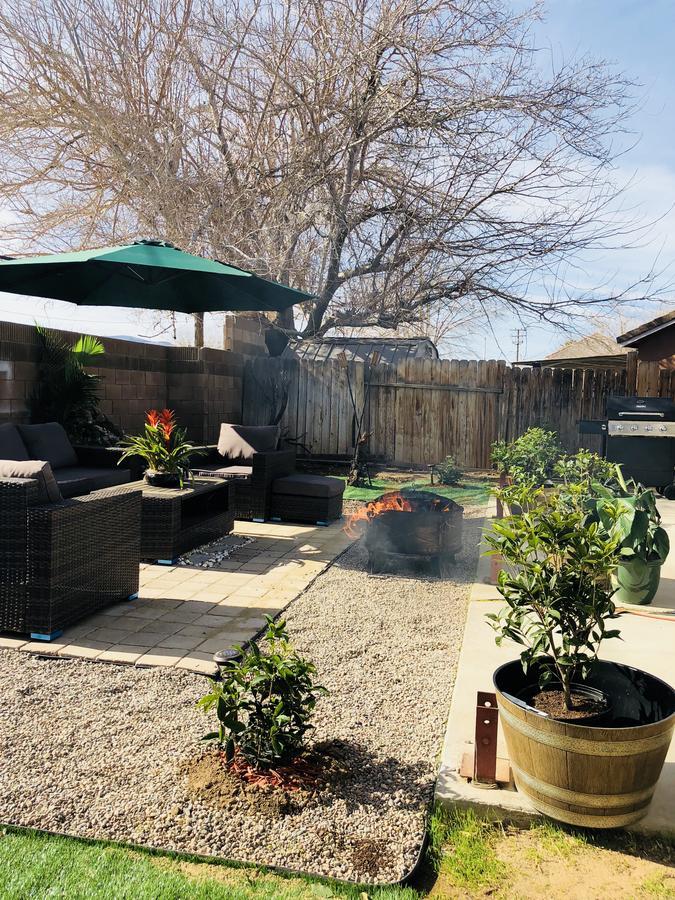 Private Room In A 4 Bedroom House In Palmdale Exterior photo